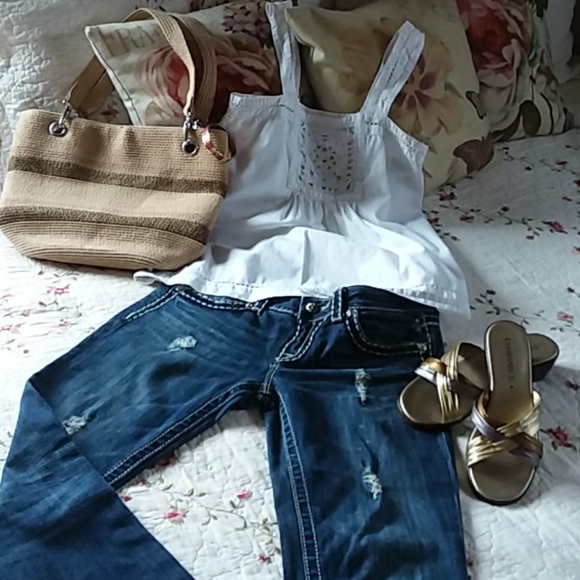 Miss Me Denim - 😍Miss Me 28x32 distressed jeans😍